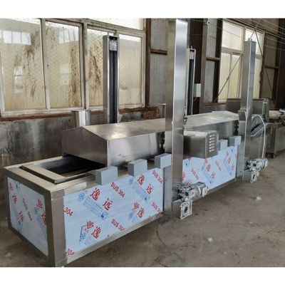 Máquina automática contínua de fritura de batatas fritas para loja de alimentos 2500*1000*2400 Tamanho